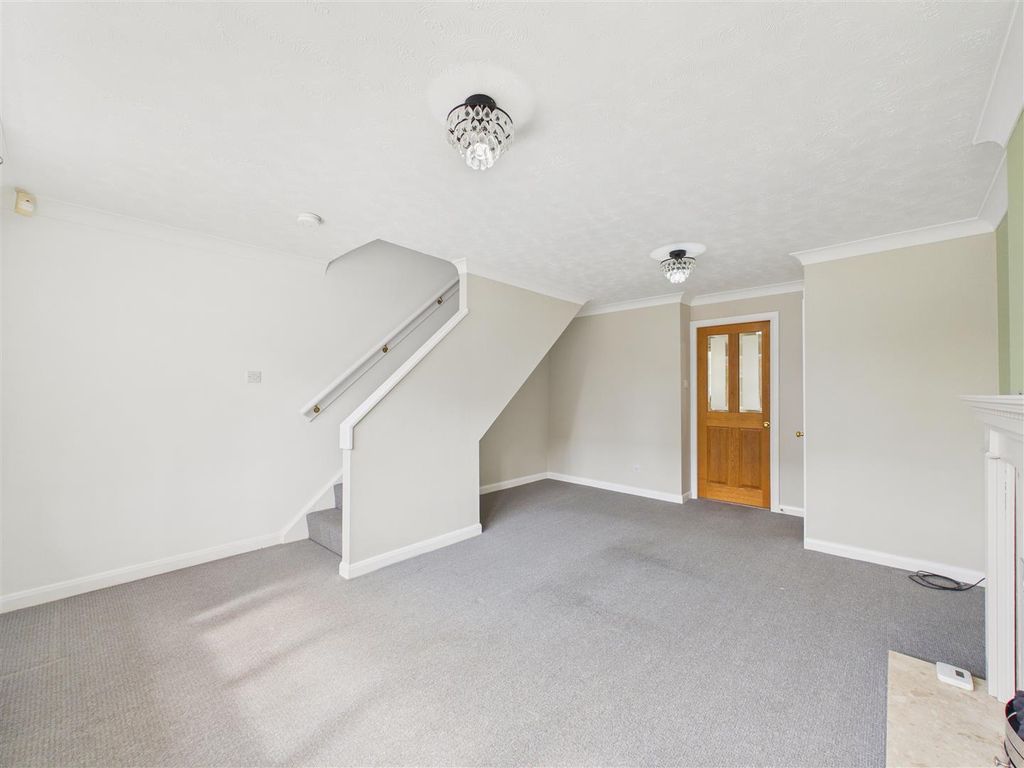 Property photo 3 of 13 Lounge