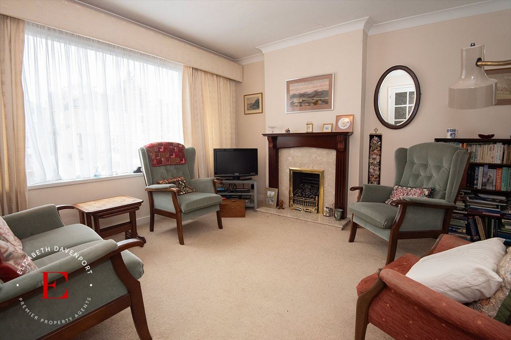 Property photo 2 of 13