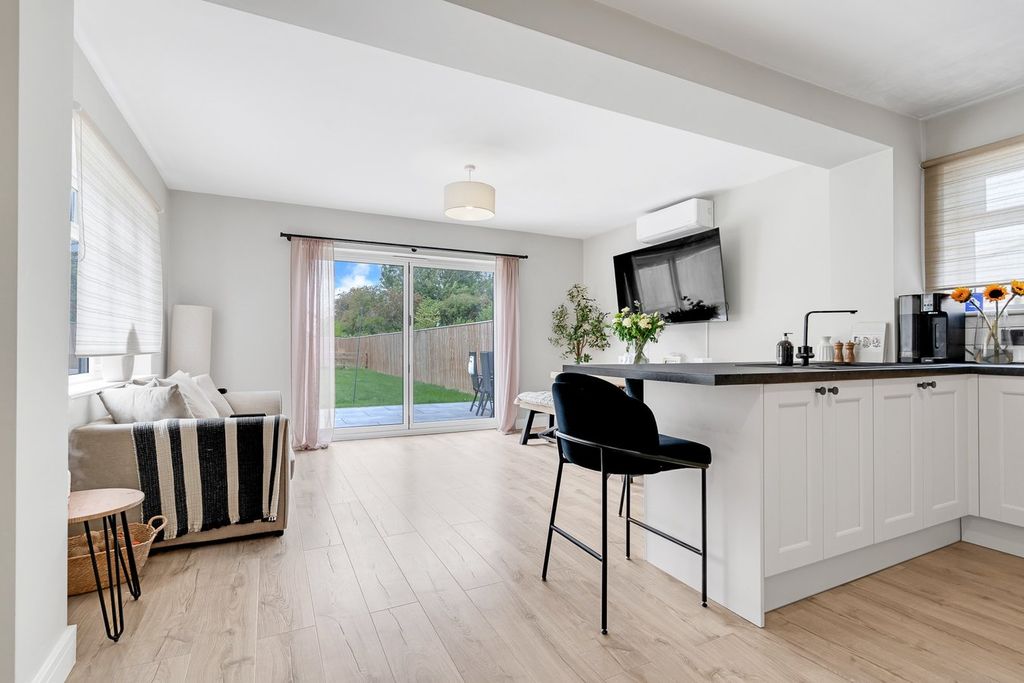 Property photo 2 of 23