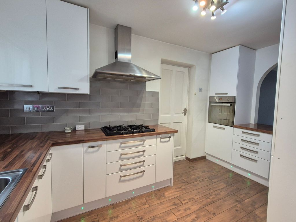 Property photo 2 of 16 Kitchen