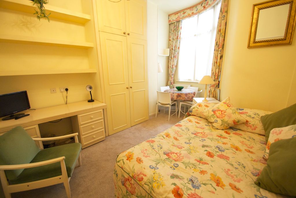 Property photo 2 of 6