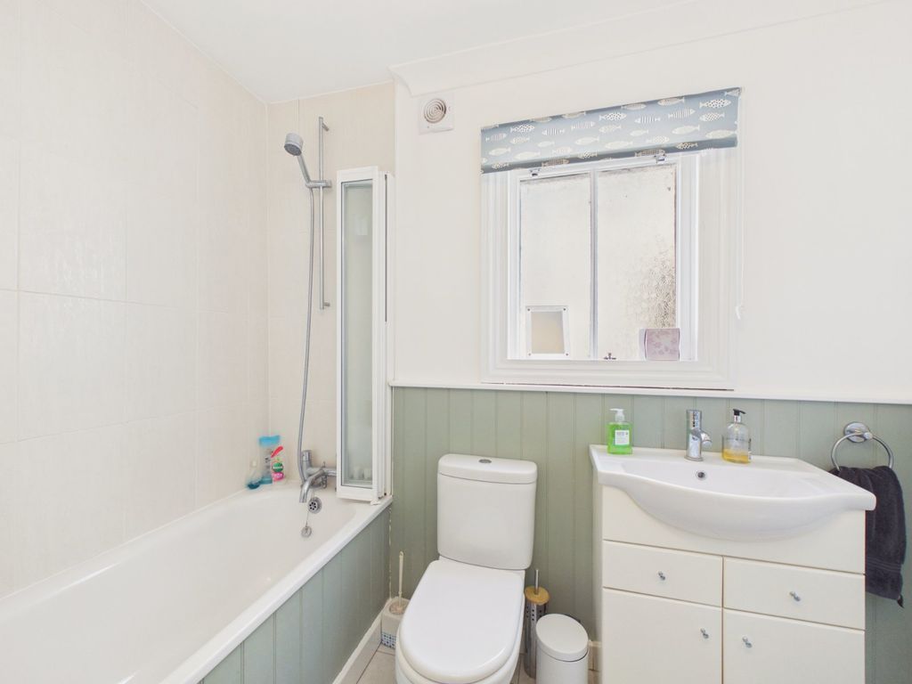 Additional image 8 of 3 bed flat for saleClifton Crescent, Folkestone, Kent CT20
