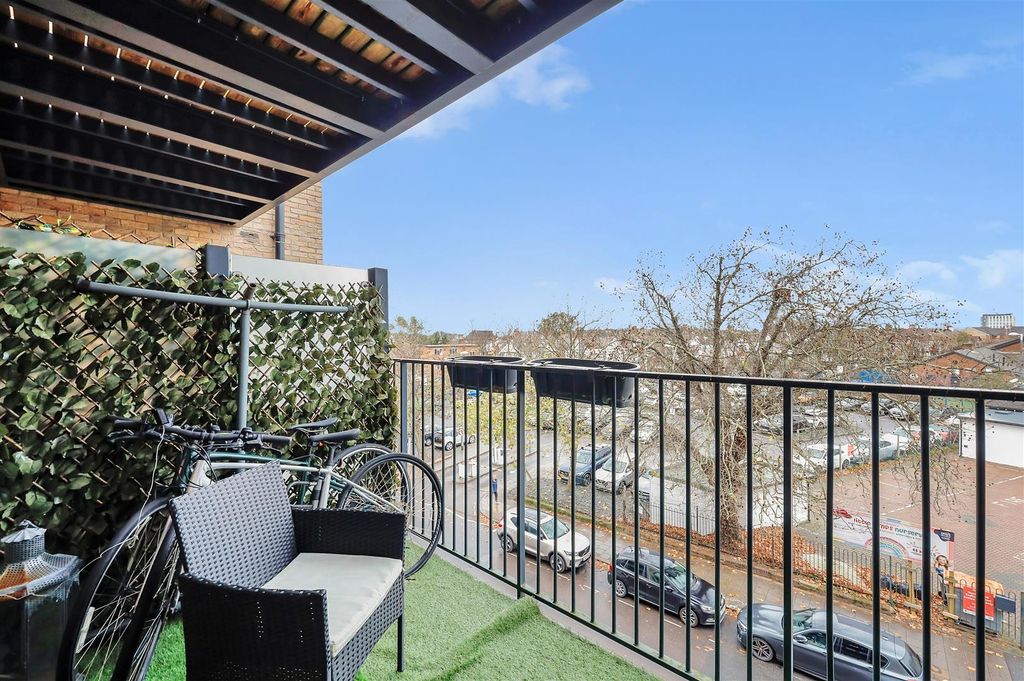 Property photo 2 of 8