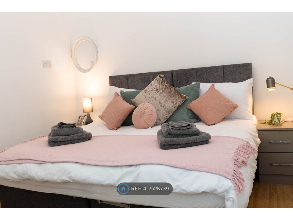 Property photo 1 of 35 Bed Can Be A Super King Or 2 Single Beds
