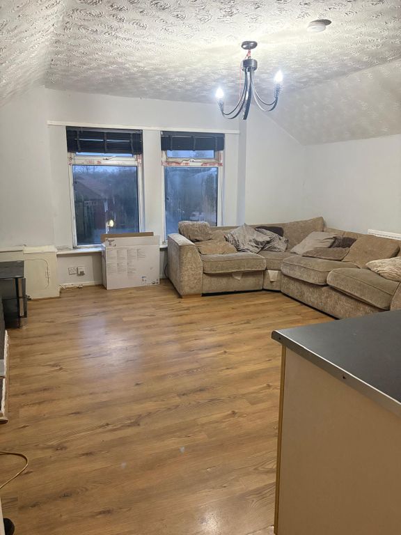 Property photo 2 of 6 Kitchen/ Living