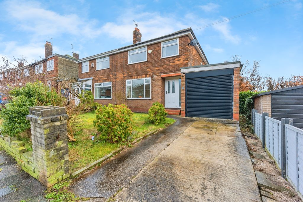 Property photo 1 of 15 Driveway