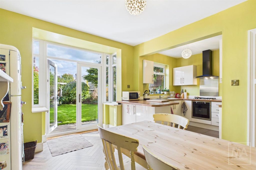 Property photo 2 of 17 Kitchen/Family Room