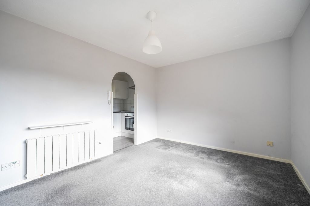 Property photo 1 of 11 1457752-10-69Fcbc...