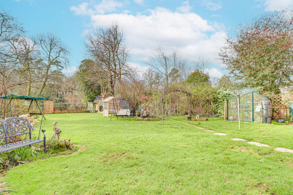 Property photo 3 of 31 Garden