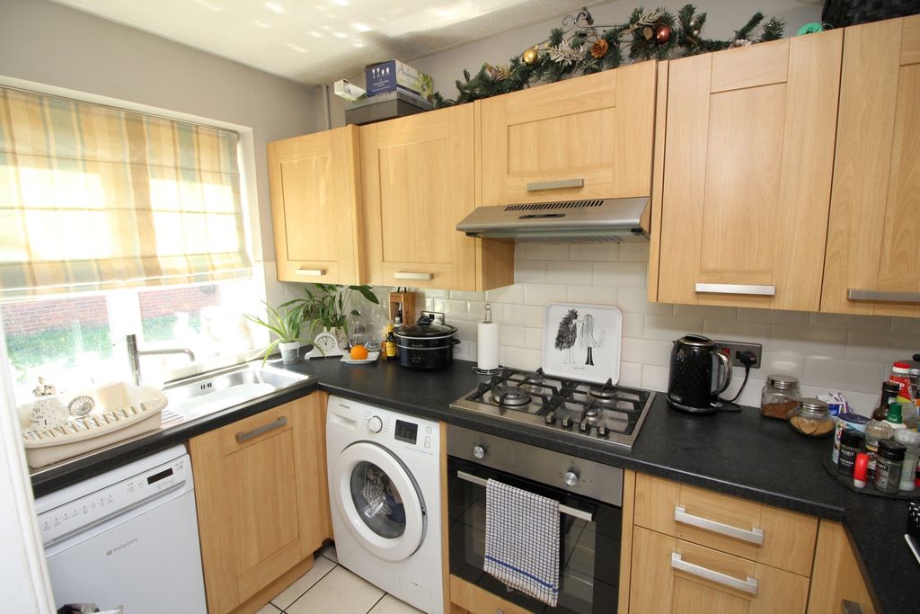 Property photo 3 of 6 Kitchen