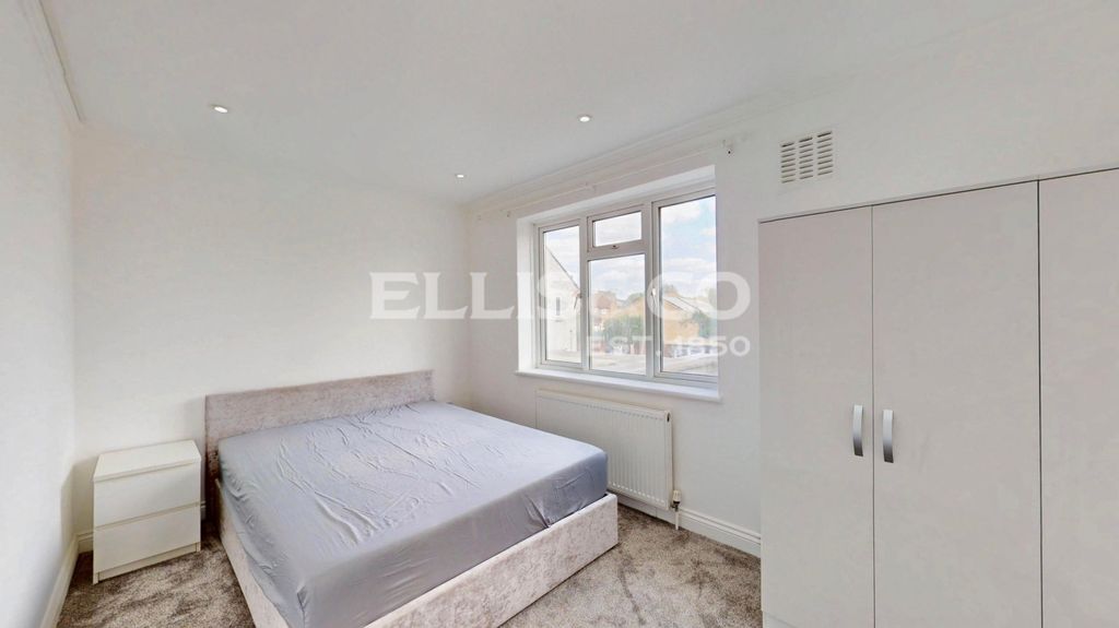 Property photo 3 of 16 Picture No. 02