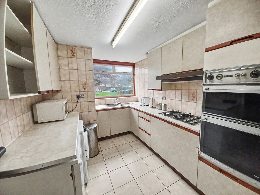 Property photo 3 of 16 Kitchen