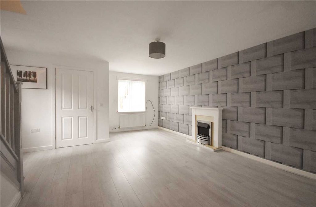 Property photo 3 of 18 Lounge