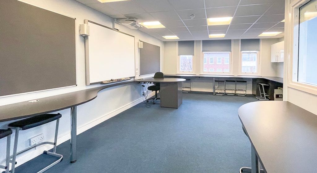 Property photo 3 of 8 26 Fulham Braodway London Sw6 Offices To Let West London Office 6.Jpg