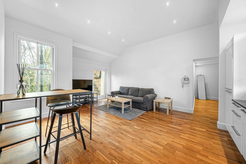 Property photo 3 of 15 Picture No. 23