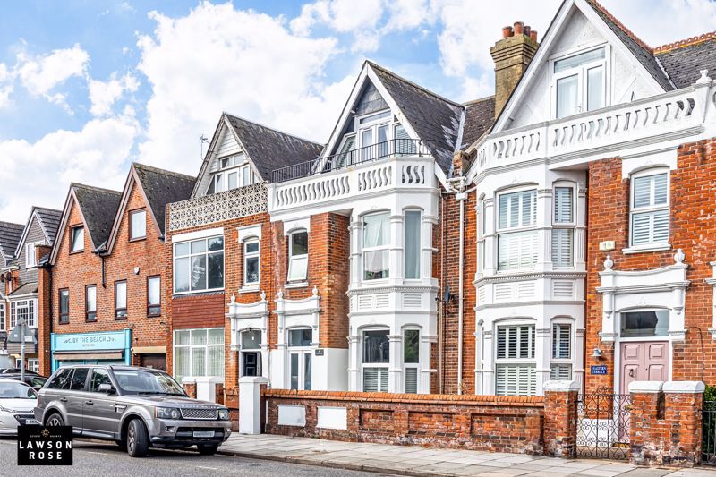 Property photo 1 of 24 .