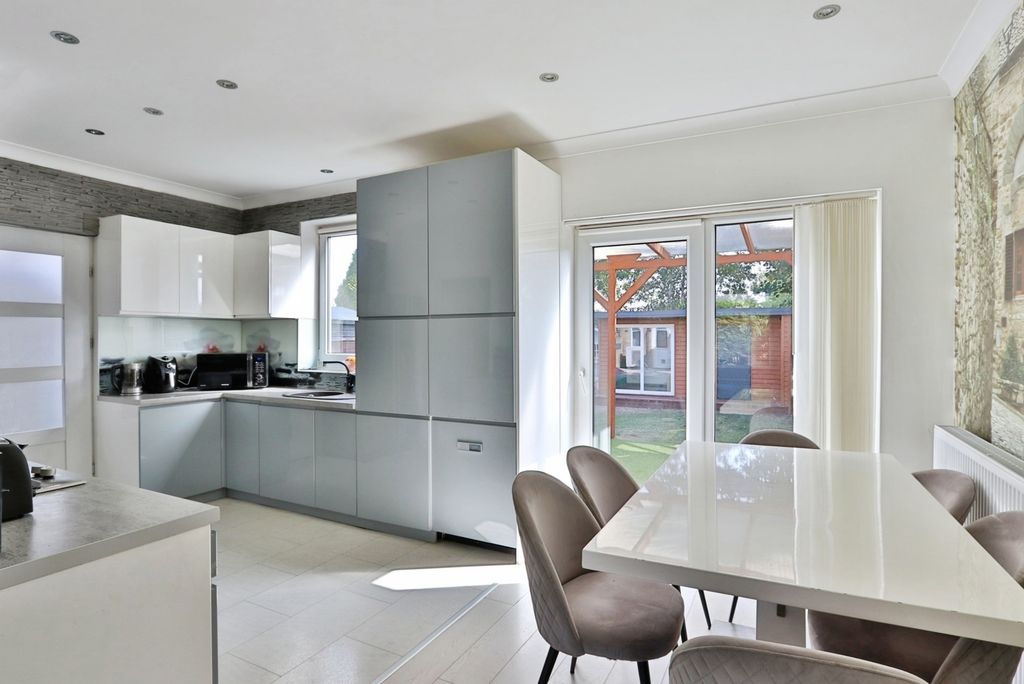 Property photo 2 of 17 Kitchen/Diner