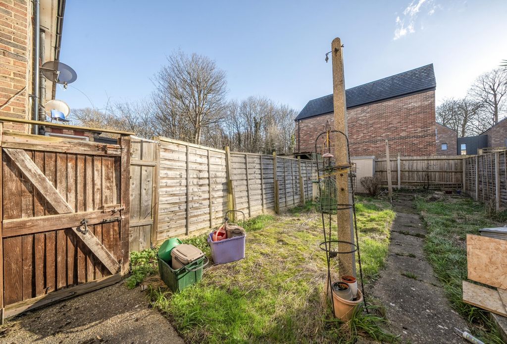 Property photo 3 of 20 1420011-11-699dc3...