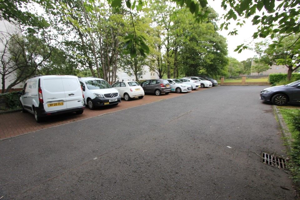 Property photo 3 of 14 Parking