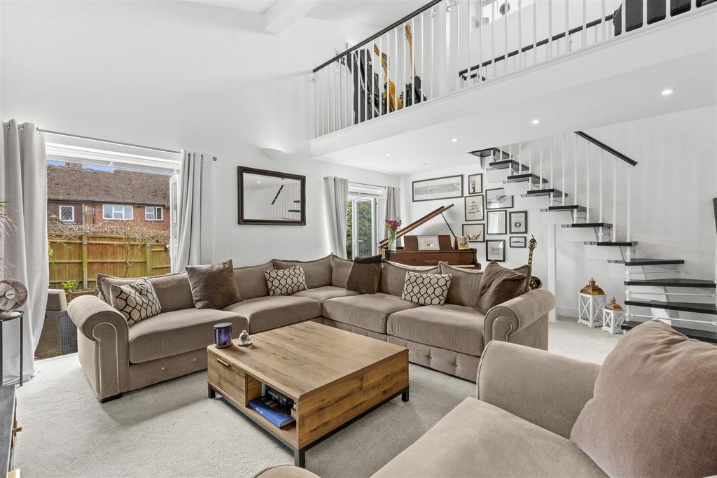 Property photo 3 of 15 Foxhill Close-7.Jpg