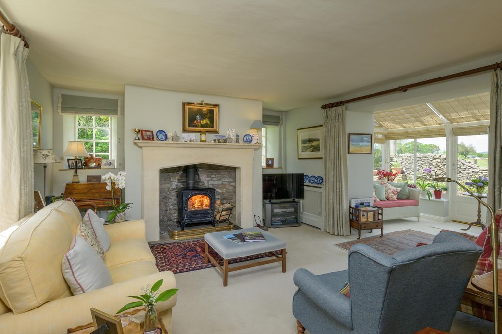 Property photo 3 of 36 Image