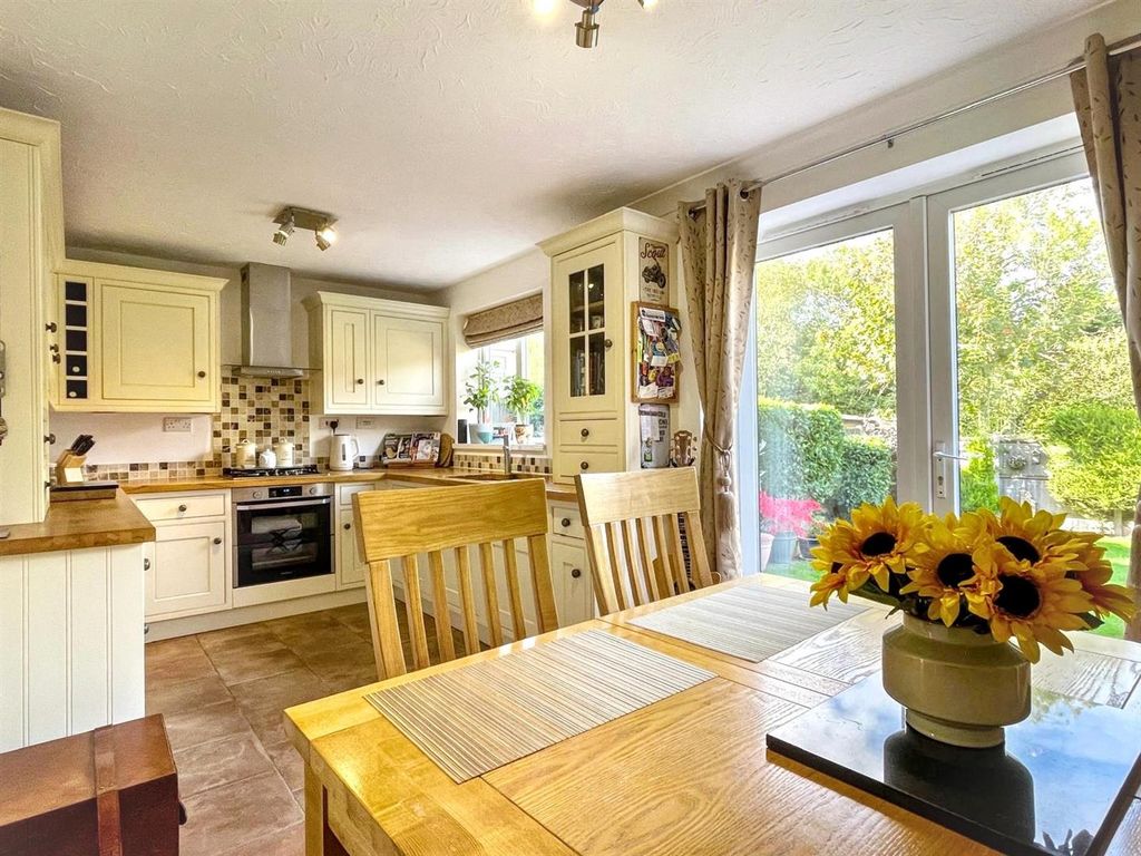Property photo 3 of 27 Kitchen Diner