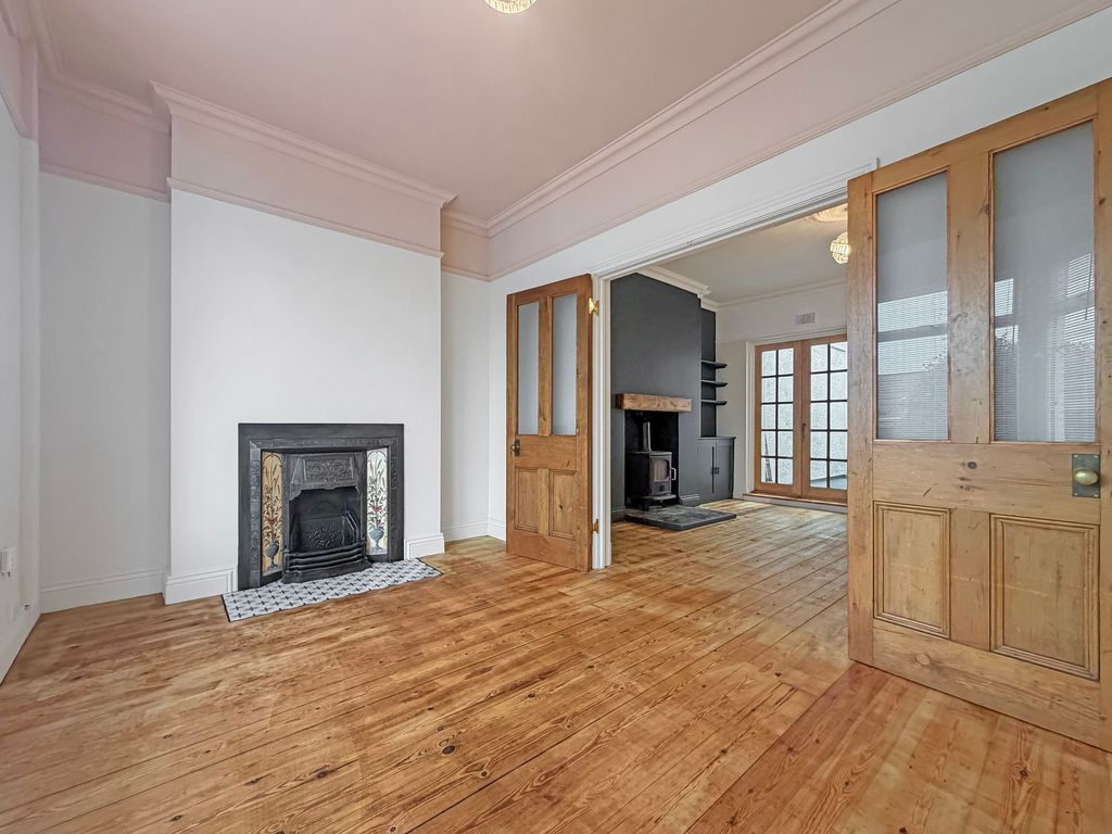 Property photo 3 of 32