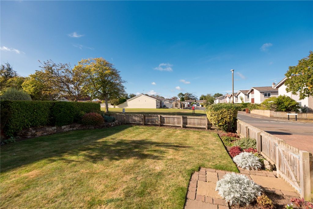 Property photo 3 of 32 Muirfield Park 4