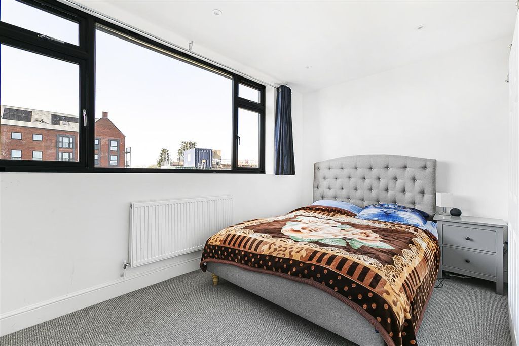 Additional image 18 of 5 bed detached house for saleOak Avenue, Enfield EN2