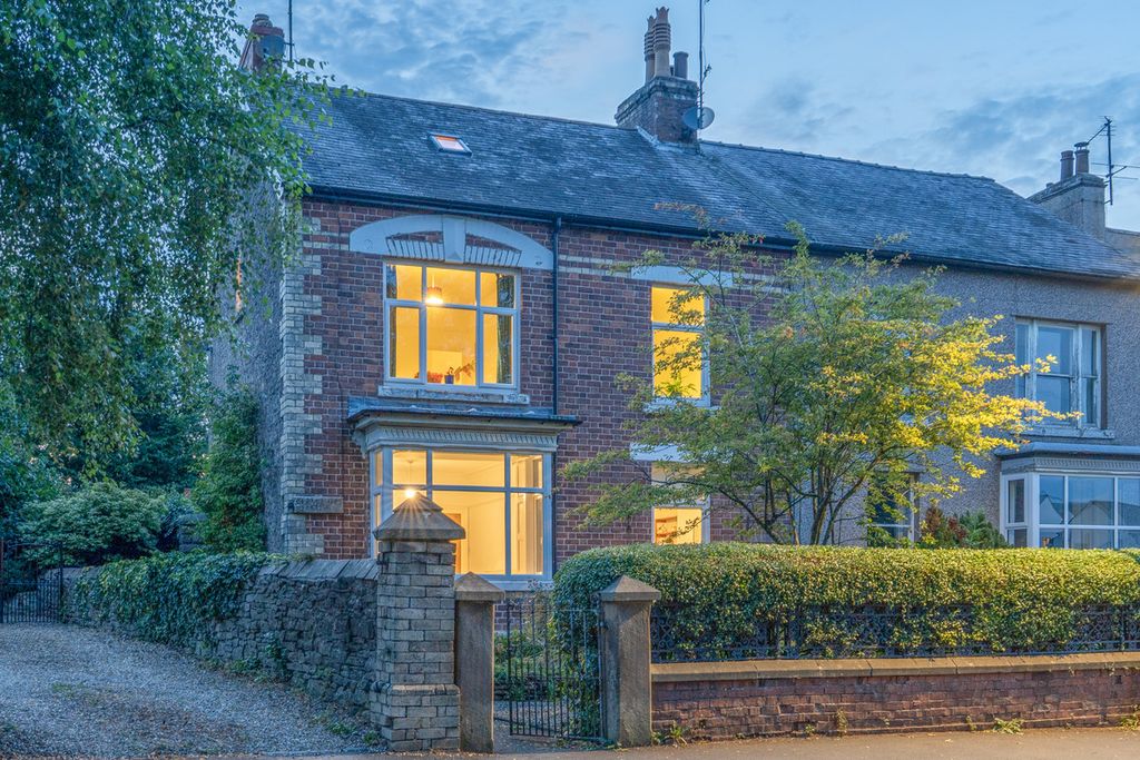 Property photo 1 of 36