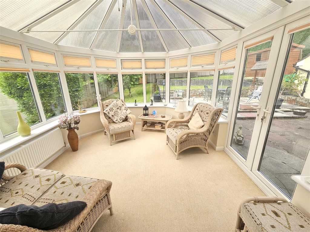 Property photo 3 of 21 Conservatory.Jpg