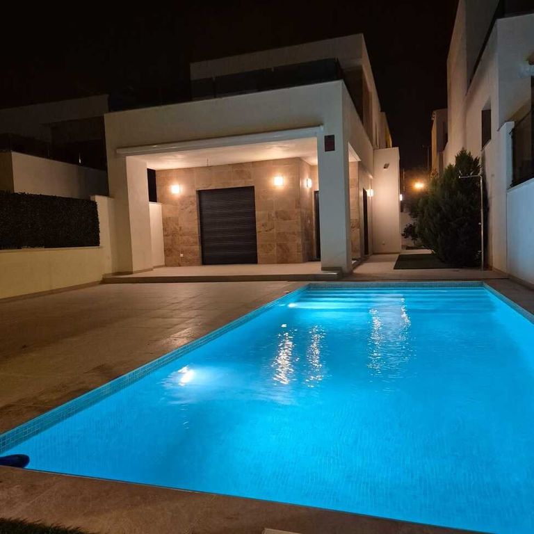 Property photo 2 of 10