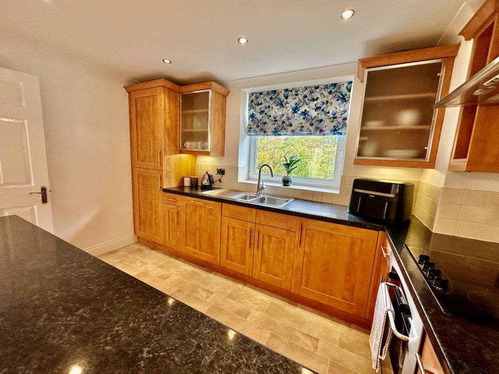 Property photo 3 of 24