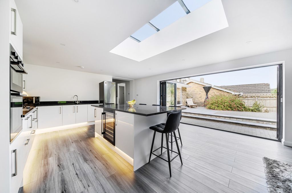 Property photo 3 of 28 1344875-7-68Ade6d...