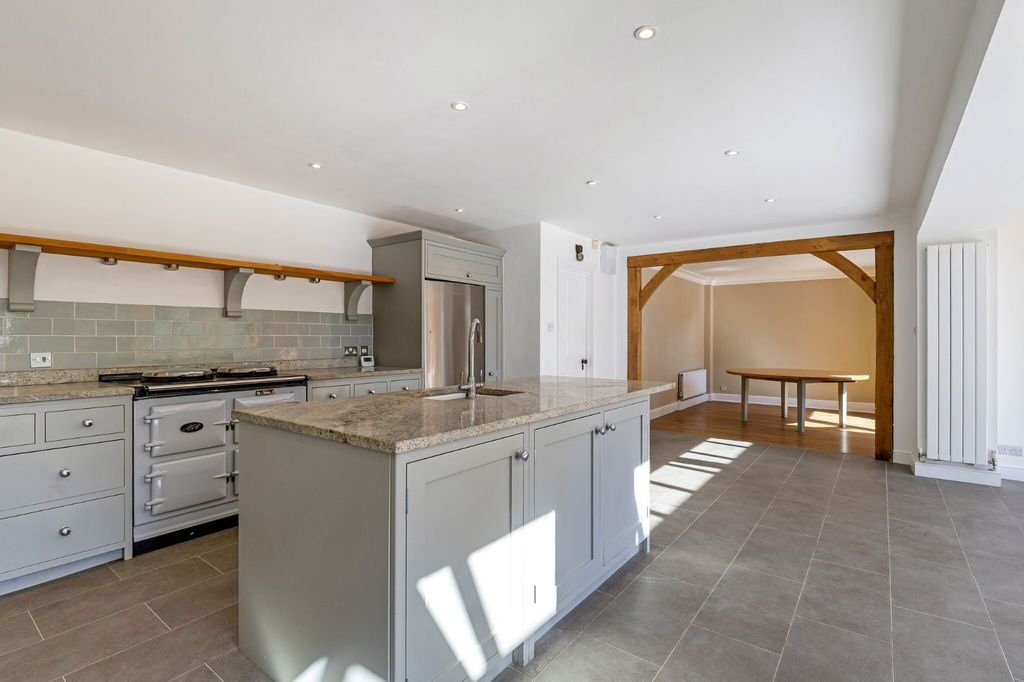 Property photo 3 of 15 Kitchen/Breakfast