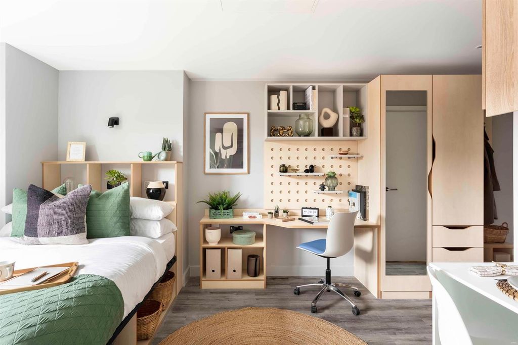 Property photo 3 of 12