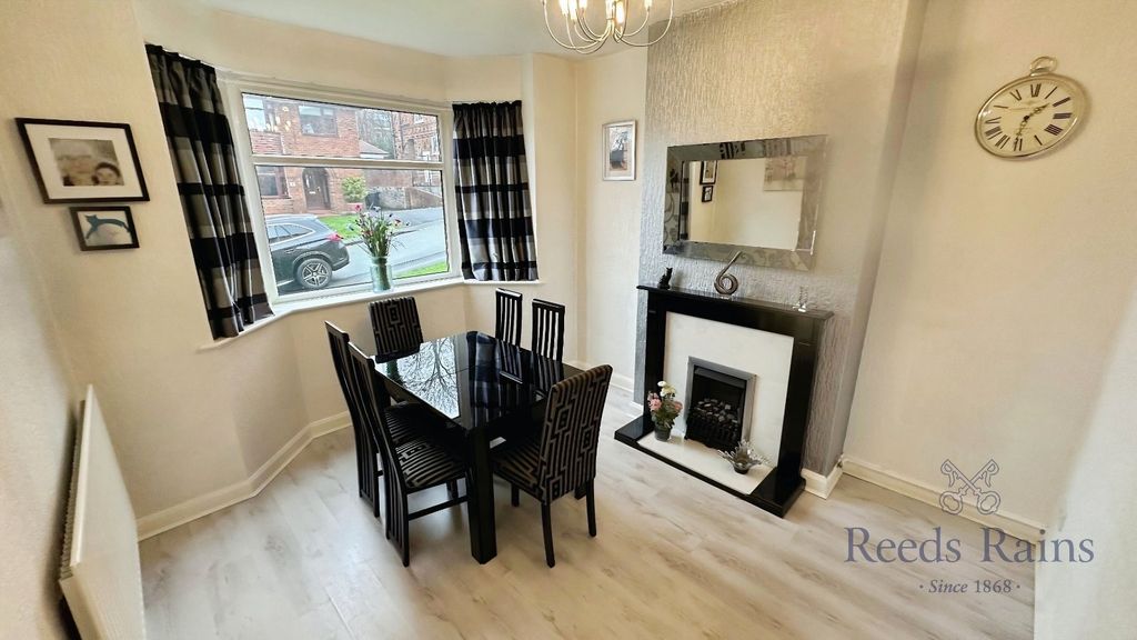 Property photo 3 of 12 Dining Room