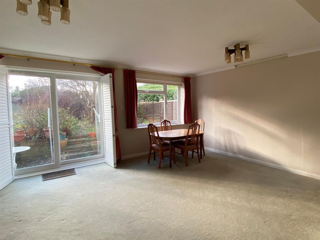 Property photo 3 of 11 Living.Jpg