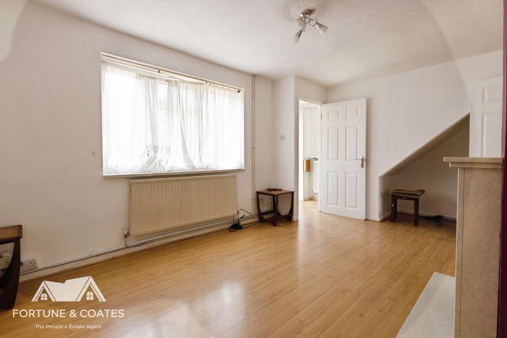 Property photo 3 of 13 Pbox-Img.Jpg