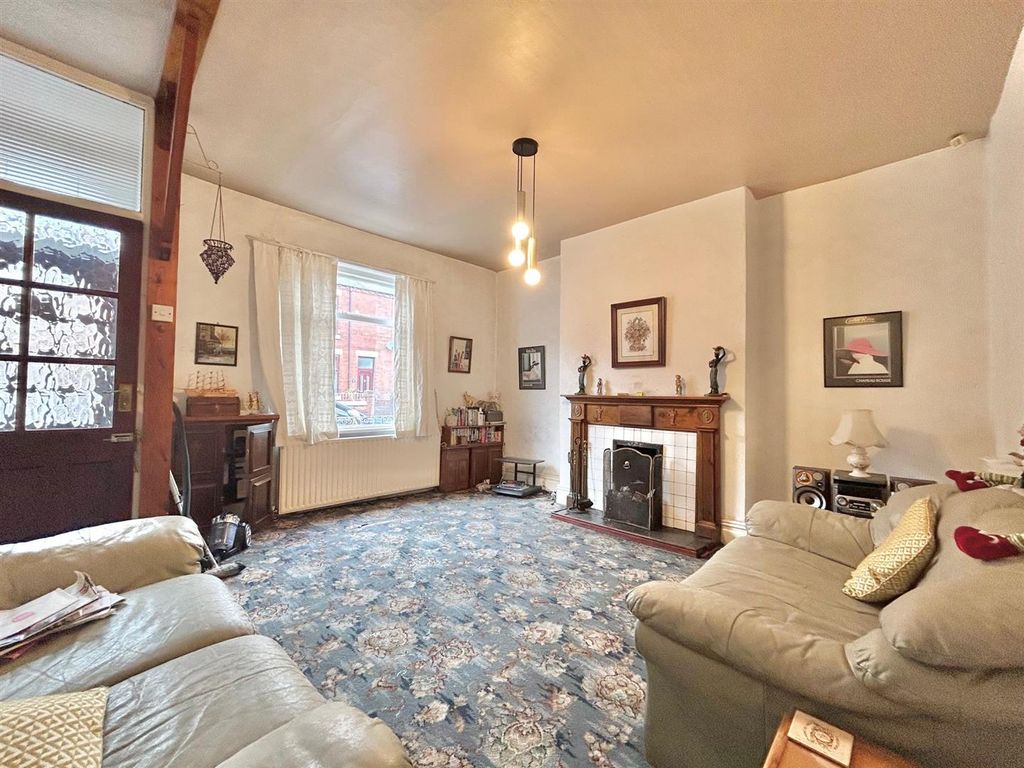 Property photo 2 of 8 Lounge.Jpg