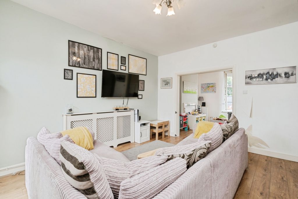 Property photo 2 of 17 Photo