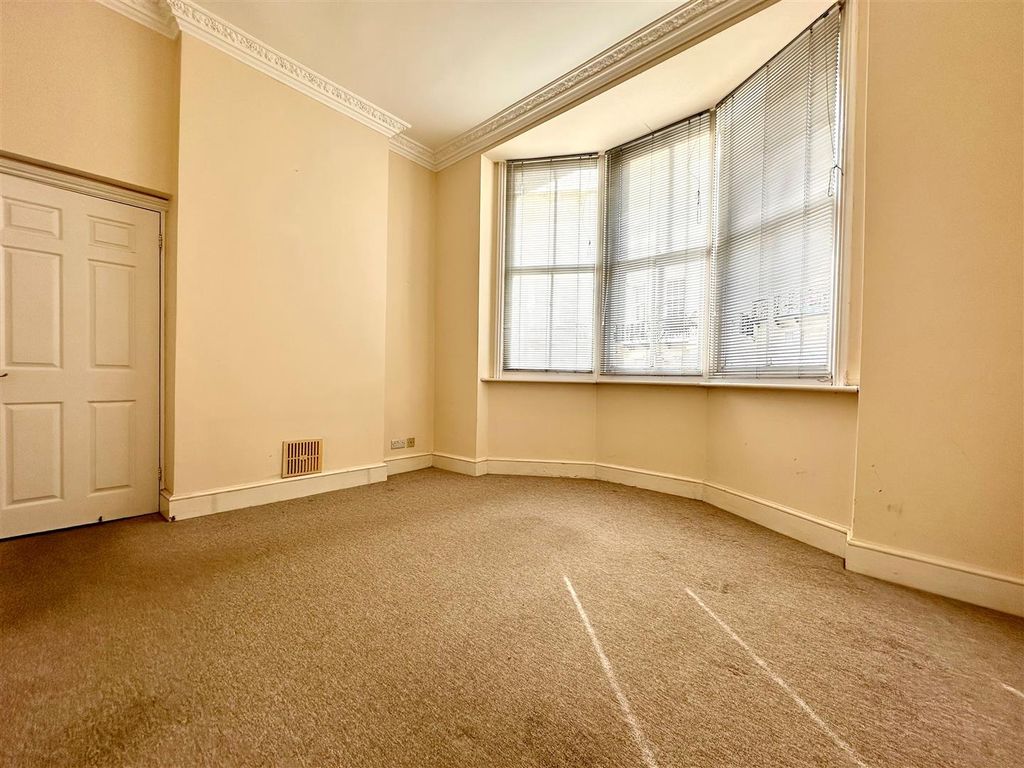 Property photo 3 of 14 200.Jpg