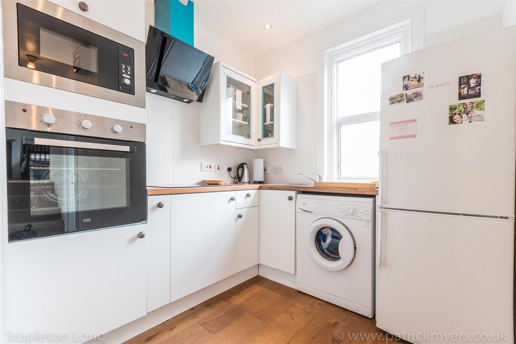 Property photo 2 of 9 Flat 2, 20 Chestnut Road-4.Jpg