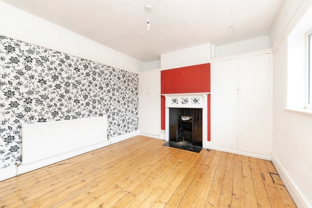 Property photo 2 of 17
