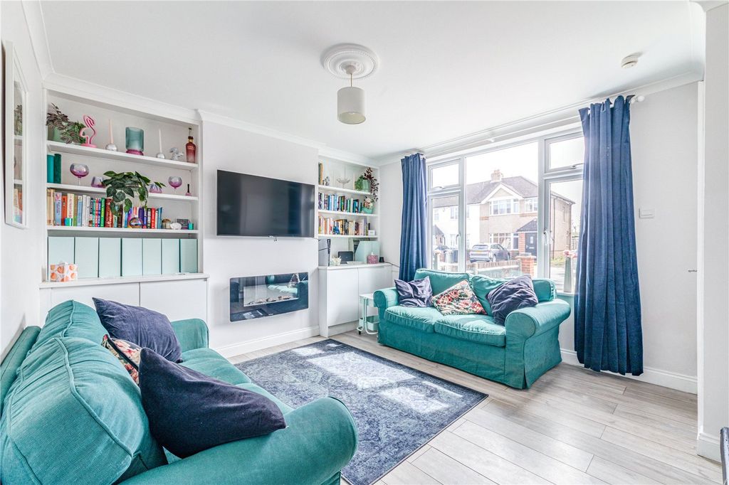 Property photo 2 of 24 Sitting Room