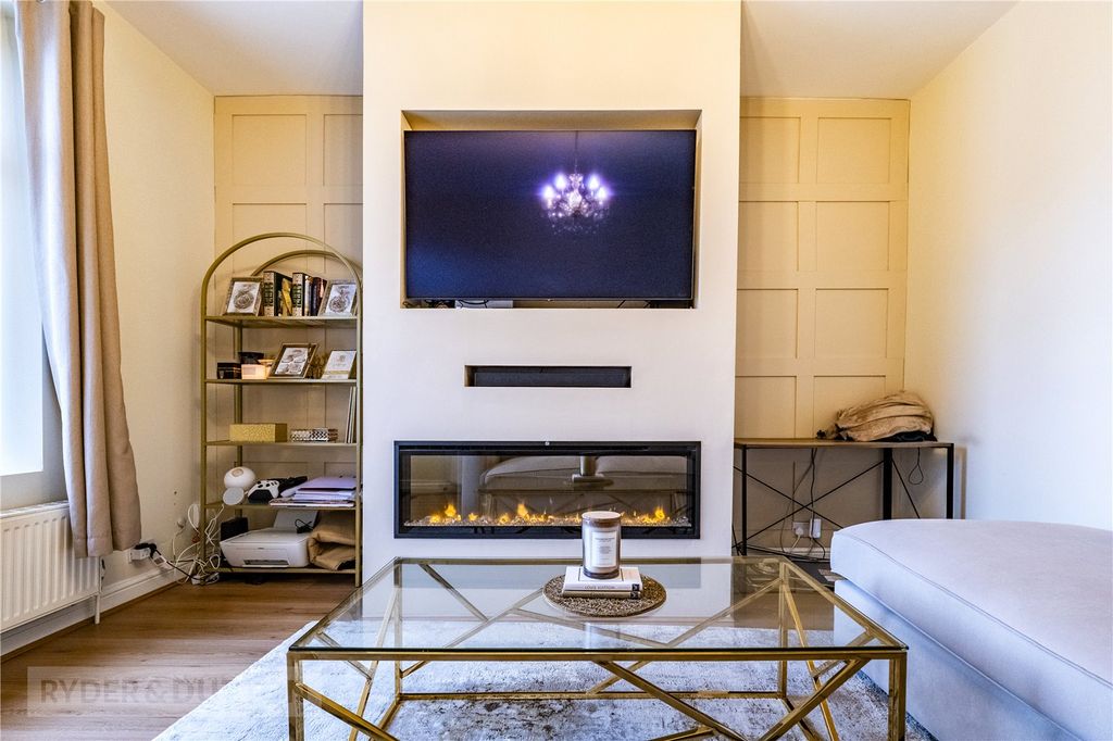 Property photo 3 of 19 Living Room