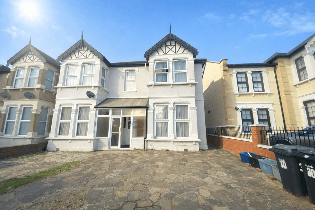 Property photo 2 of 6 Room