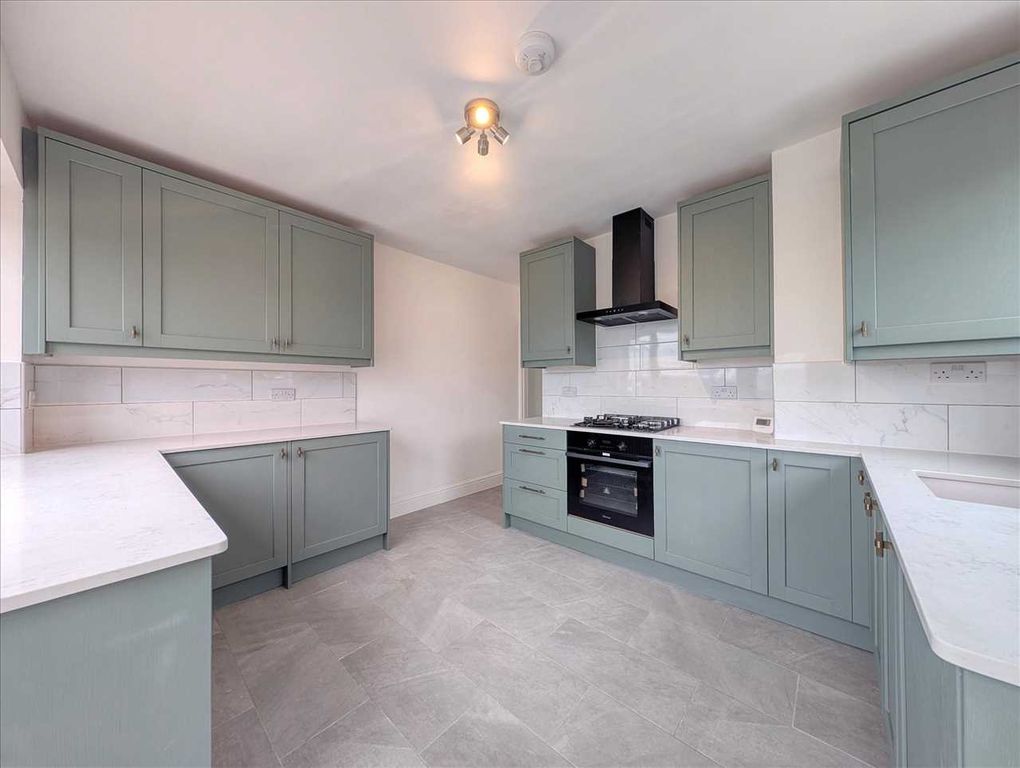 Property photo 2 of 16 Kitchen / Breakfast Room