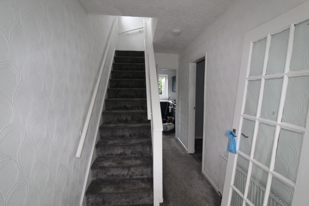 Property photo 3 of 13 Hall