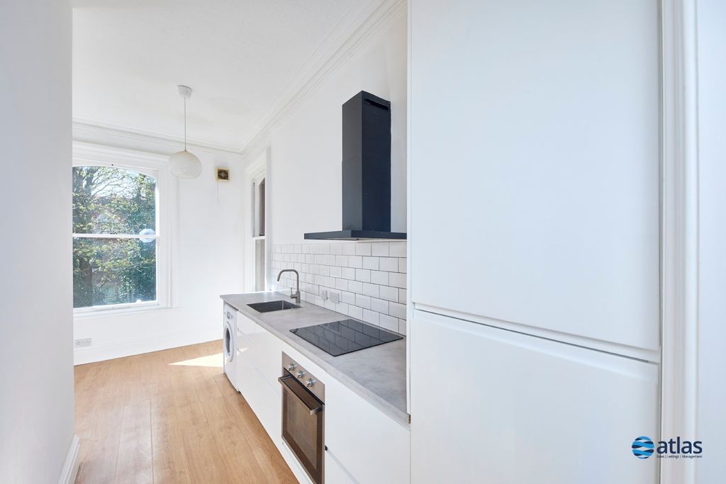 Property photo 3 of 19 Kitchen